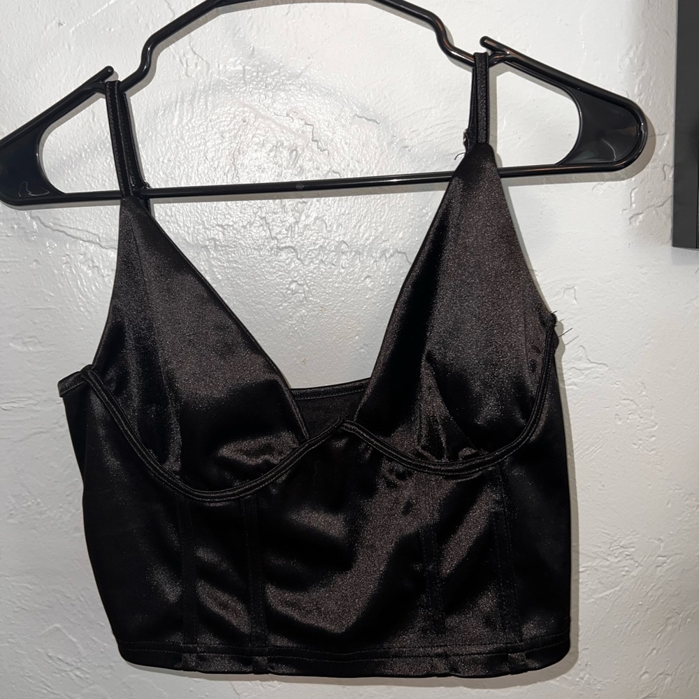 Silky, v-cut, going out top